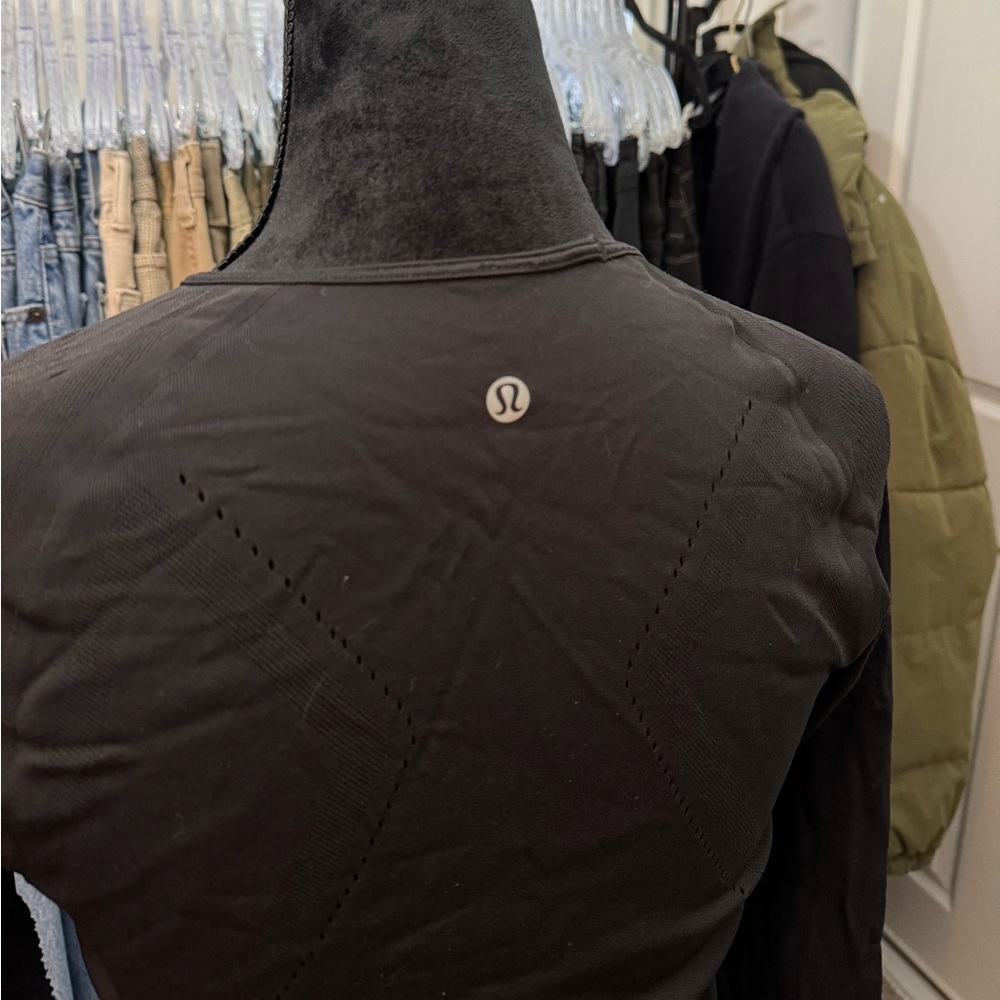 Lululemon athletic top